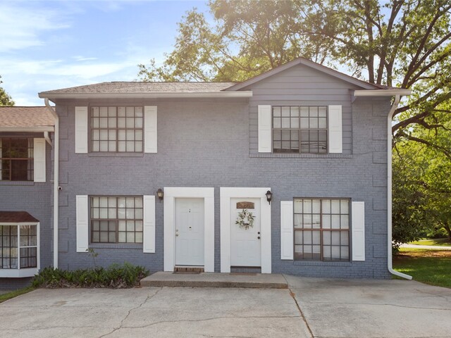 Photo of 515 N Walnut Street Photo of 515 N Walnut Street