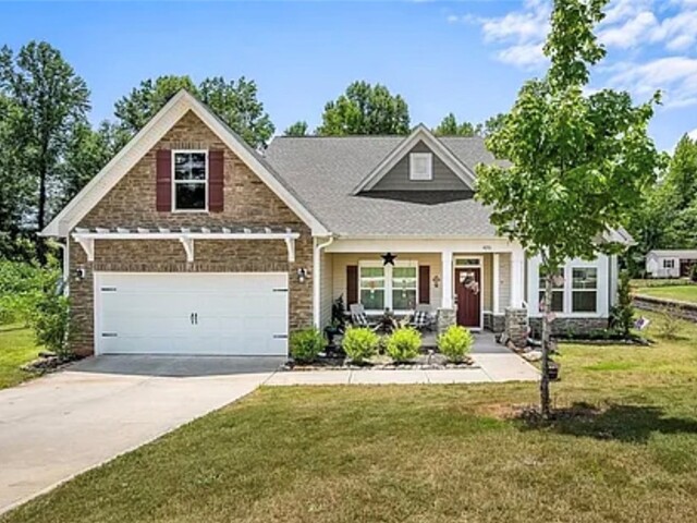 Photo of 490 Twin View Drive Photo of 490 Twin View Drive