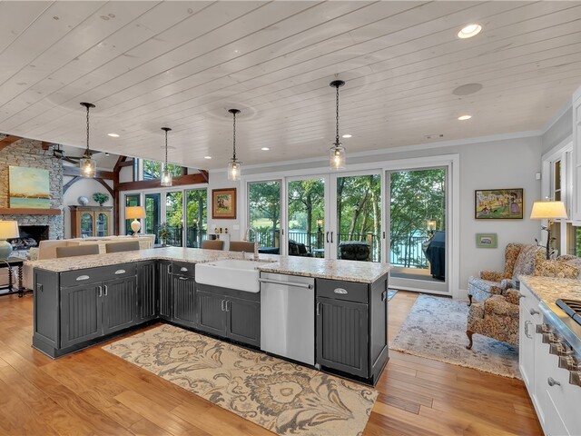 Photo of 422 Pileated Woodpecker