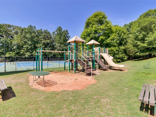 Photo of 906 Fernwood Drive