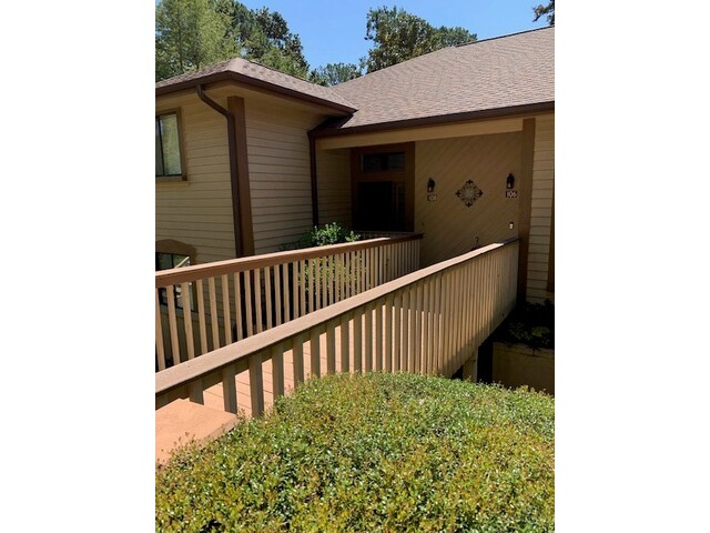 Photo of 108 E Blue Heron Drive