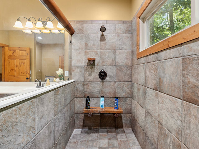 Photo of 215 Serenity Bay Drive