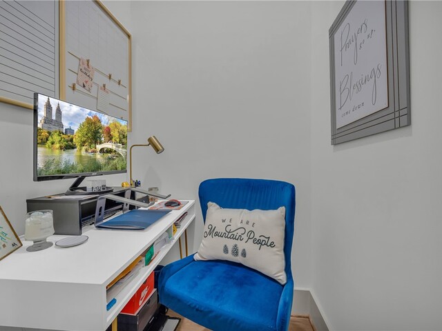 Photo of 190 Thomas Green Boulevard