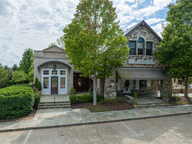 Photo of 240 Featherstone Drive