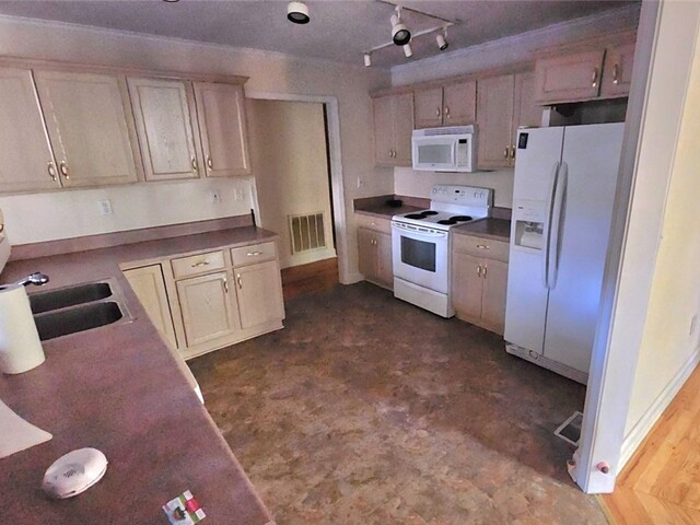 Photo of 905 N Crestview Drive